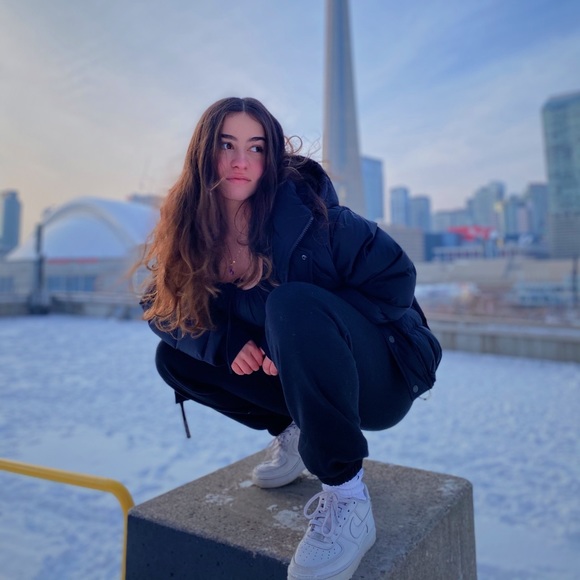 Meet your Posher, Emma - Picture 1 of 1